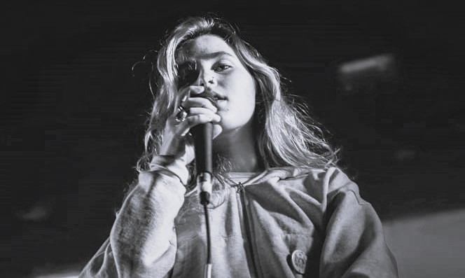 Портрет Clairo